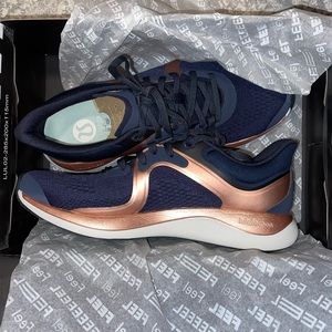 Lululemon like new Chargefeel Low Women’s Workout Shoe